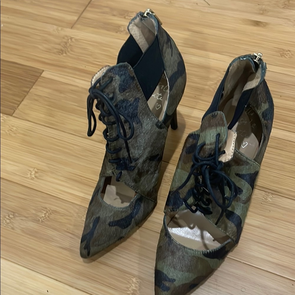 Banana Republic Green and Brown Heels with Camouflage Design